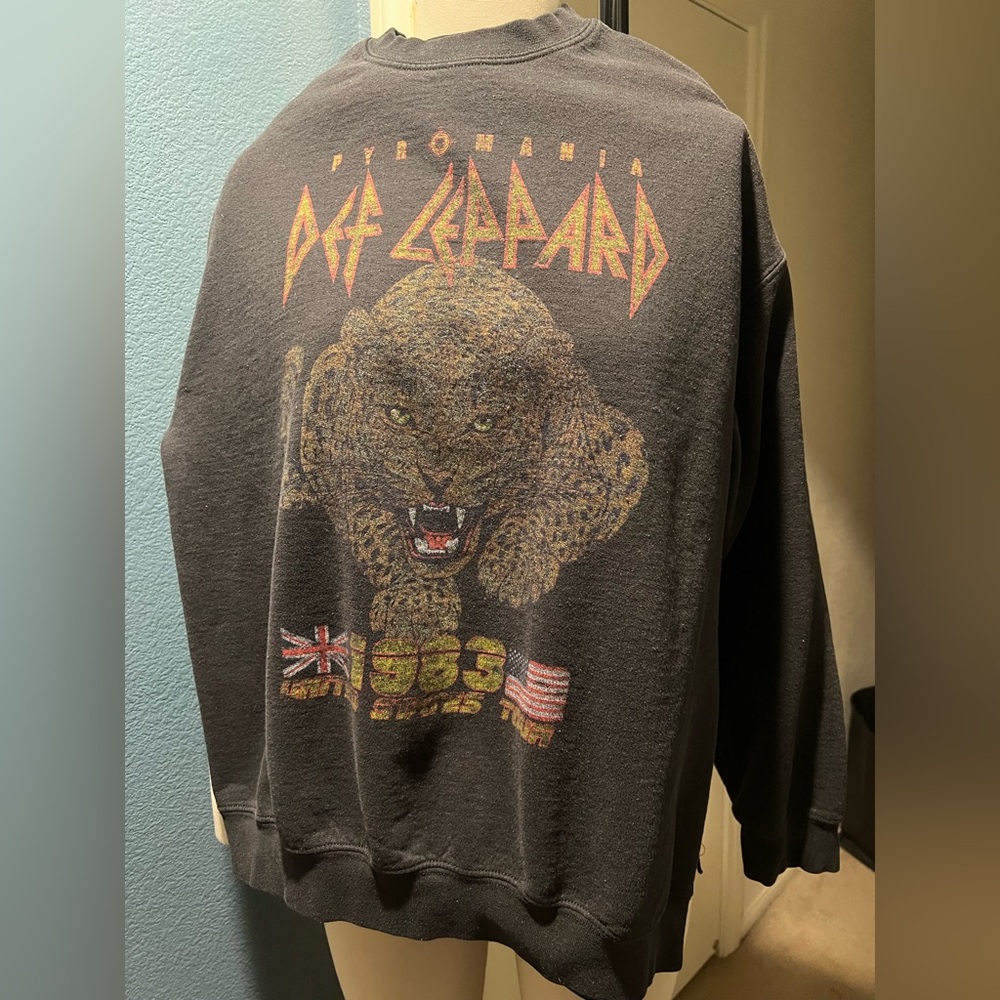 Def Leppard 1983 Pyromania Black Graphic Sweatshirt